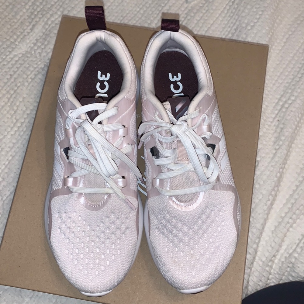 Adidas bounce sneakers
